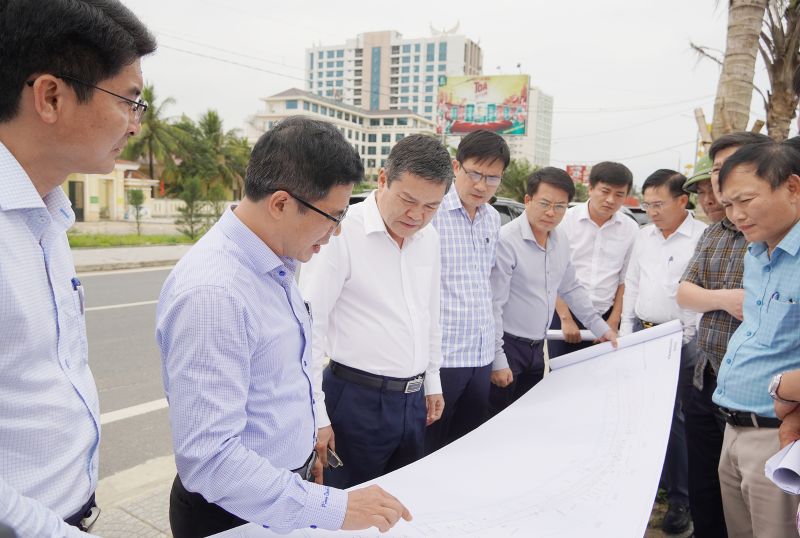 Quảng Trị làm việc về triển khai thực hiện quy hoạch khu vực 2 bên tuyến đường Trương Pháp