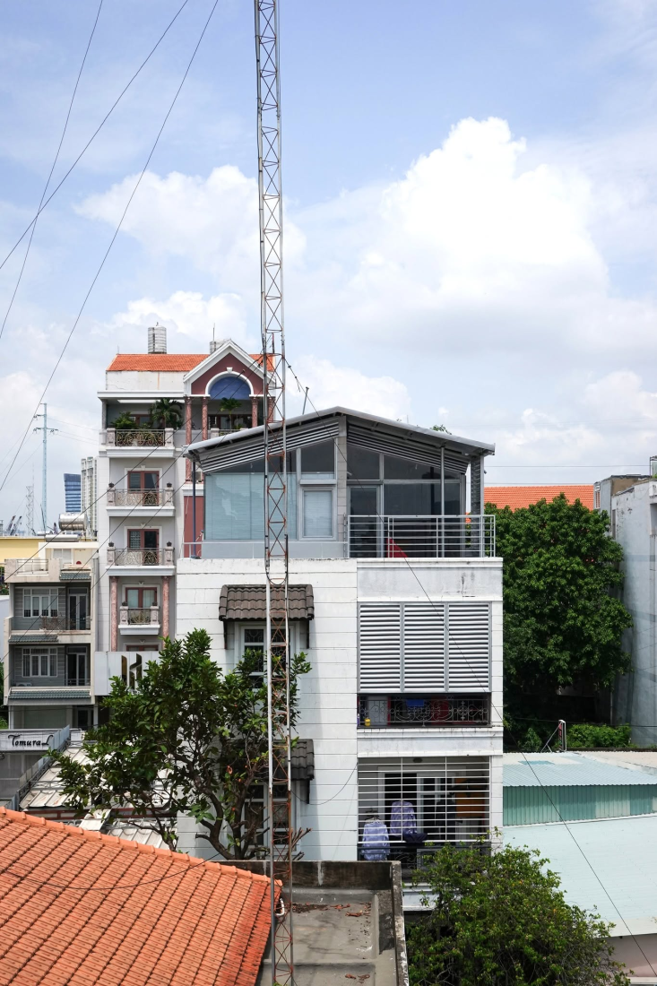 Nhà nhỏ TP.HCM: Nới rộng văn phòng kiêm nơi ở trên sân thượng bằng kết cấu siêu nhẹ- Ảnh 2.