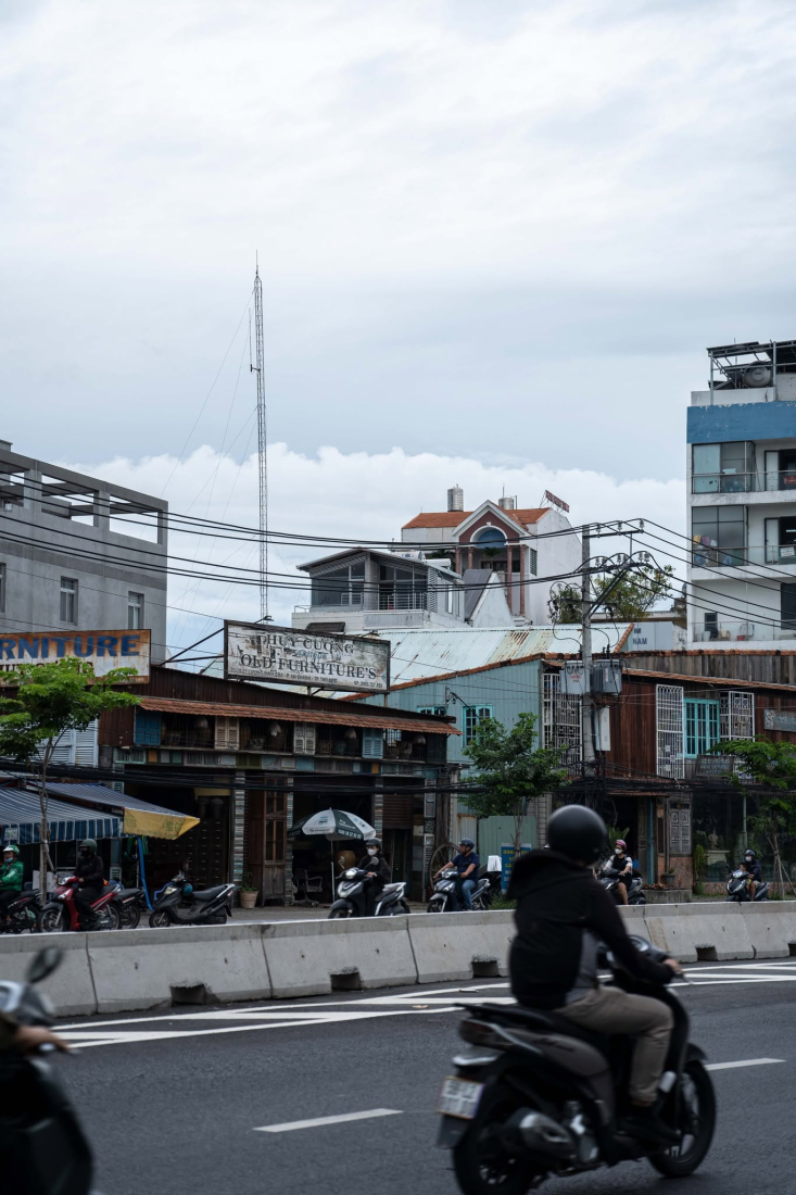 Nhà nhỏ TP.HCM: Nới rộng văn phòng kiêm nơi ở trên sân thượng bằng kết cấu siêu nhẹ- Ảnh 3.
