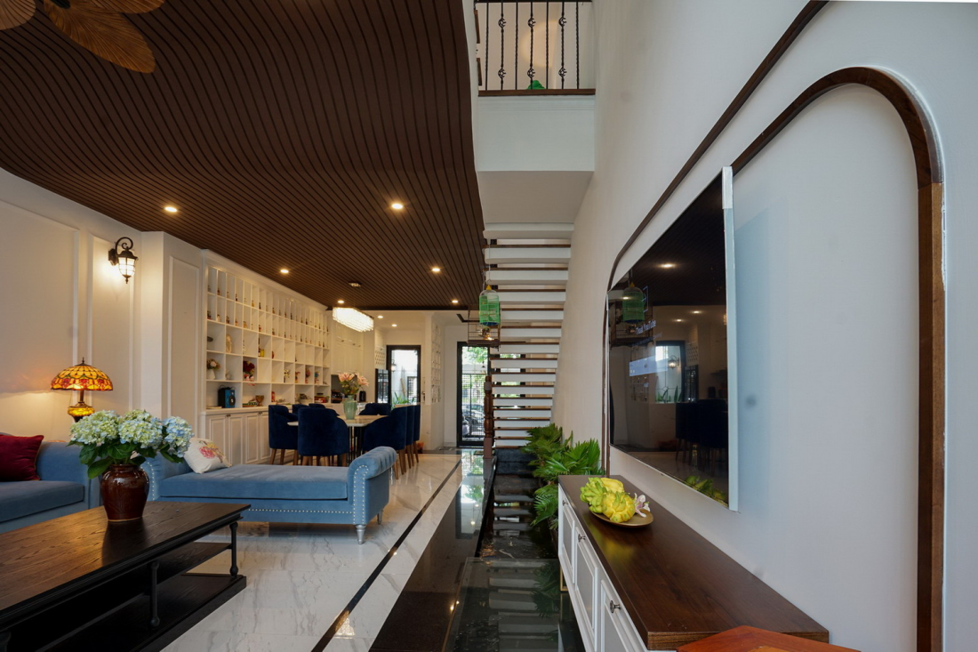 Gạch kính cản nắng hướng Tây cho nhà ống Đà Nẵng đậm chất Indochine- Ảnh 4. Gạch kính cản nắng hướng Tây cho nhà ống Đà Nẵng đậm chất Indochine- Ảnh 4.