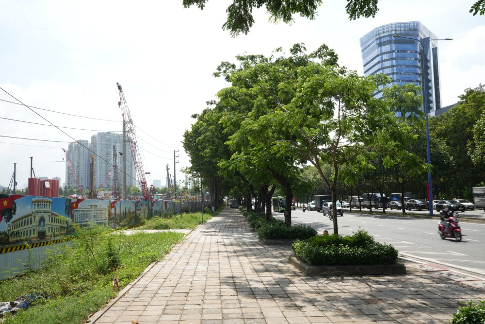 Vỉa hè, đường nội bộ tại TP.HCM có thể dùng vật liệu làm từ tro xỉ, bùn thải