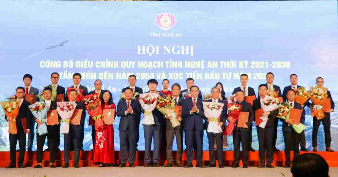 Nghệ An trao chứng nhận đầu tư cho loạt dự án hơn 110.000 tỷ đồng, xuất hiện siêu đô thị sinh thái 52.600 tỷ
