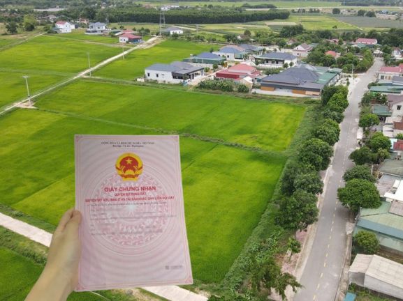 Làm thủ tục cấp đổi sổ đỏ tại Hà Tĩnh cần chuẩn bị những giấy tờ gì?