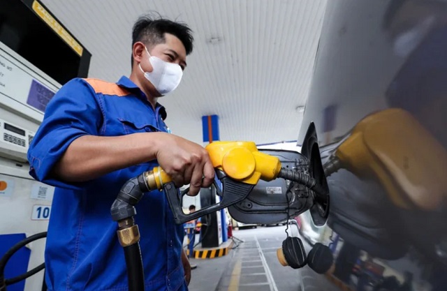 Giá xăng dầu chiều 6/8: Giảm giá, giá xăng E10 RON 95 còn 22.320 đồng/lít