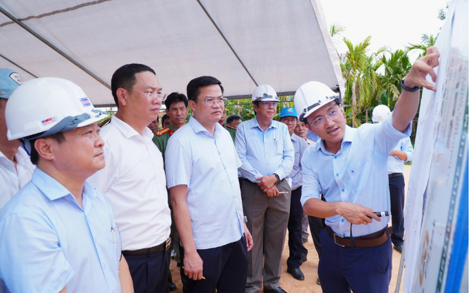 Quảng Ngãi tăng tốc 3 dự án giao thông trọng điểm, yêu cầu xử lý dứt điểm vướng mắc mặt bằng- Ảnh 1. Quảng Ngãi tăng tốc 3 dự án giao thông trọng điểm, yêu cầu xử lý dứt điểm vướng mắc mặt bằng- Ảnh 1.