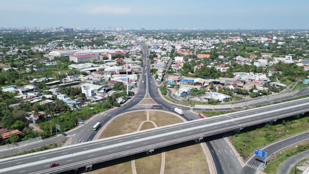 Tin vui cho người dân TP.HCM: Quốc lộ 1 sắp mở rộng lên 10 - 12 làn xe, cửa ngõ sẽ bớt tắc nghẽn