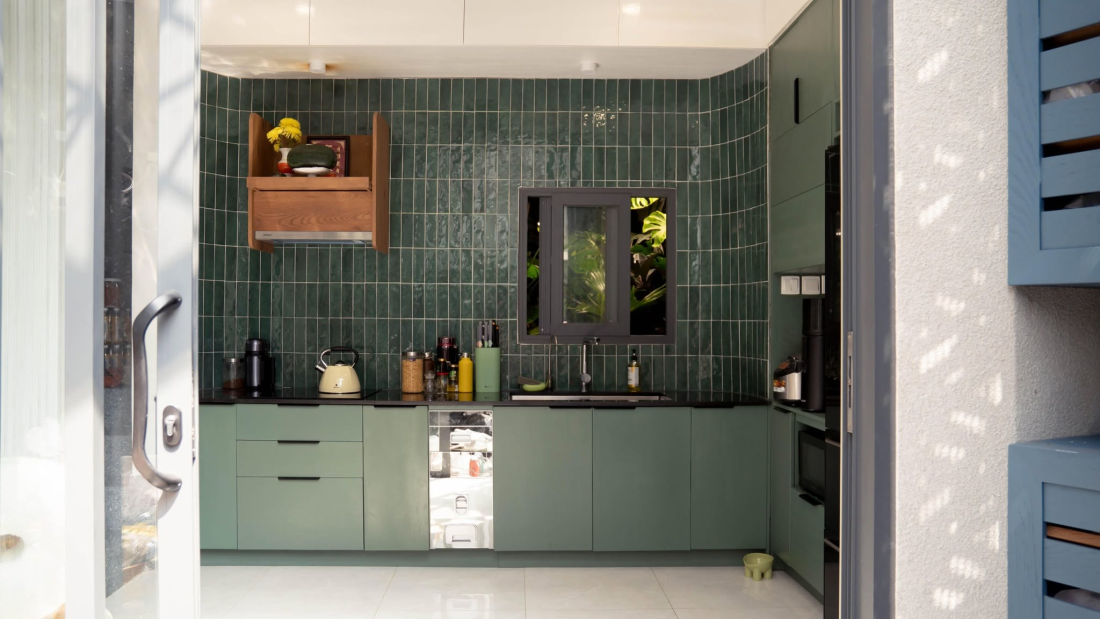 Nhà phố chỉ 20 m² TP.HCM: Cấu trúc xoay khối vuông và dải đệm thang bọc quanh- Ảnh 4.