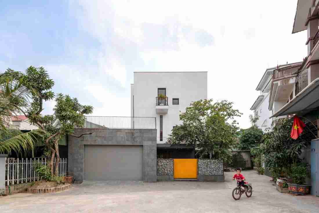 Nhà 4 tầng trên đất hình thang tại Hà Tĩnh: Cấu trúc đóng bên ngoài, mở trọn thiên nhiên bên trong
