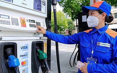 Giá xăng dầu 8-10: Xăng E10 tiếp tục tăng, vượt 28.000 đồng/lít
