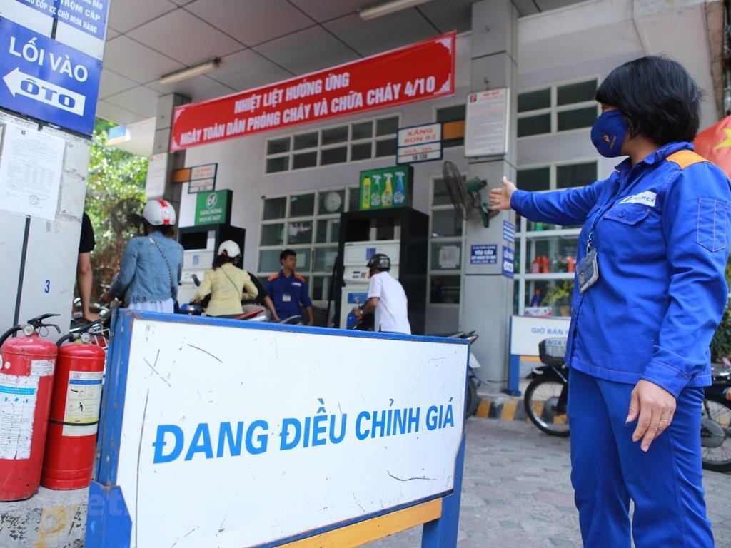 Đề xuất mới: Doanh nghiệp xăng dầu phải công bố giá trước ít nhất 30 phút