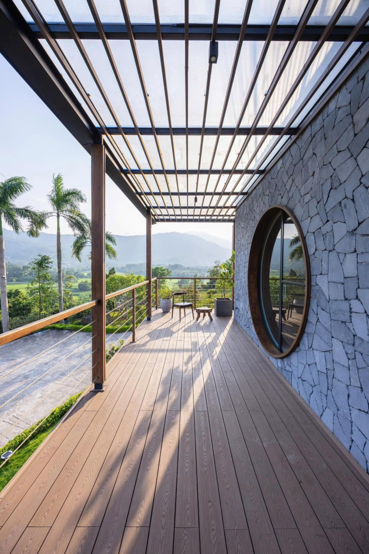 Biệt thự trên đỉnh đồi ngoại ô Hà Nội: Lớp vỏ da thở hai tầng và lõi thang hình lò gạch ký ức Biệt thự trên đỉnh đồi ngoại ô Hà Nội: Lớp vỏ da thở hai tầng và lõi thang hình lò gạch ký ức
