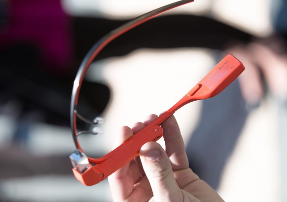 Google Glass áp dụng công nghệ truyền âm qua xương 1 Google Glass áp dụng công nghệ truyền âm qua xương 1