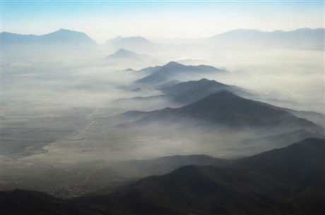 Vùng đồng bằng của thủ đô Kabul chìm trong màn sương. Trong mười năm qua, dân số thủ đô tăng từ 1 triệu dân đến 5 triệu dân