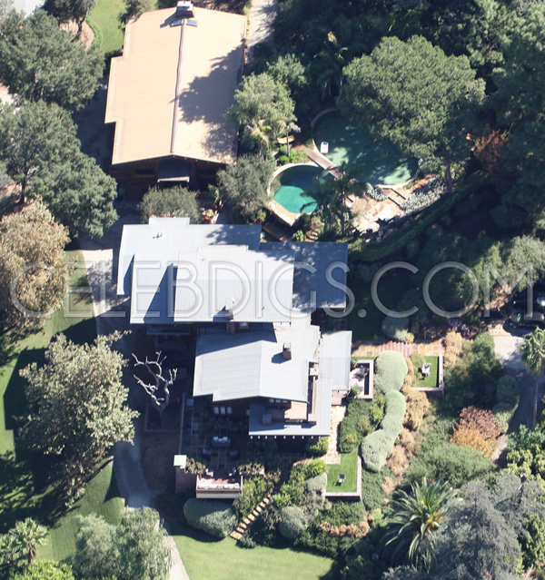 Biệt thự rộng 500m2 không chỉ đủ cho 6 nhóc tì.